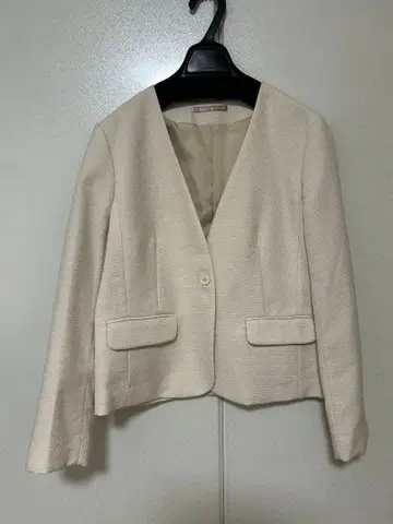 뷰티 베이직 노카라 자켓 아이보리