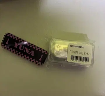 YUNA 핀 배지 ITZY POPUP STORE