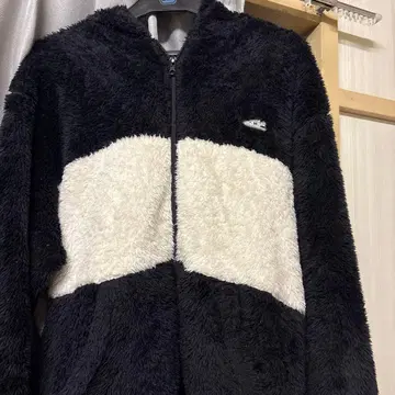 New Balance 플리스 자켓 M 블랙/화이트