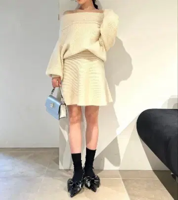 새상품 LILY BROWN 오프숄더 니트 스커트 세트 (니트만)