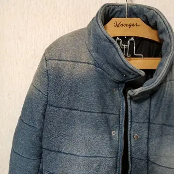 두께감 있는 OUT AGE 아우터 다운 자켓 두께감 있는 아웃 엣지