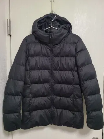 유니클로 다운 자켓 스트레치 후드 차콜 S