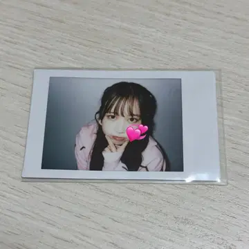 마츠모토 카렌 스포츠 의상 폴라로이드