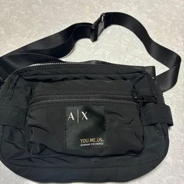 Armani Exchange 블랙 바디백