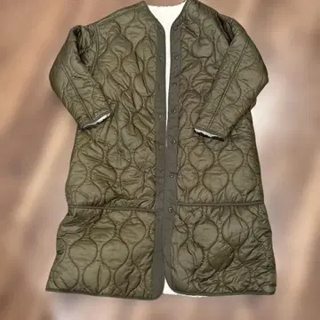 올리브색 퀼팅 자켓