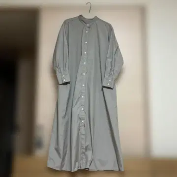 그레이 스탠드 카라 긴팔 원피스