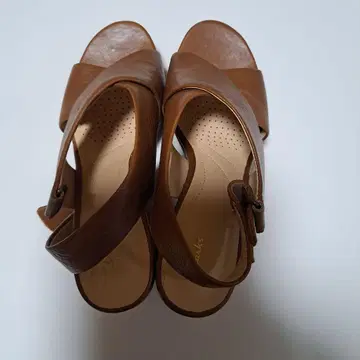 Clarks 브라운 샌들