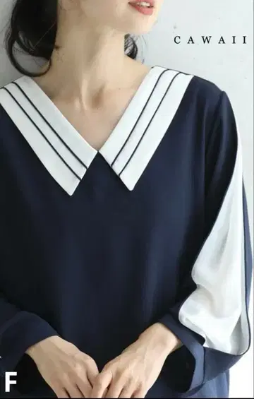 CAWAII 카와이 슬릿 소매로 엿보이는 베일의 고급 블라우스 상의