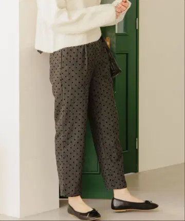 flower 도트 테이퍼드 팬츠