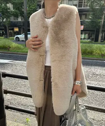 새상품급 DouDou 리버서블 퍼 베스트 베이지