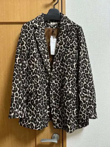 레오파드 무늬 자켓