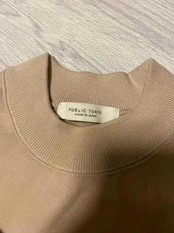 극 스웨트 맨투맨 베이지 PUBLIC TOKYO