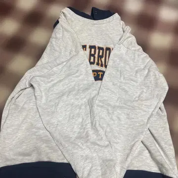 그레이 후드 부착 트레이닝복