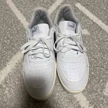 PUMA 화이트 스니커즈 26cm