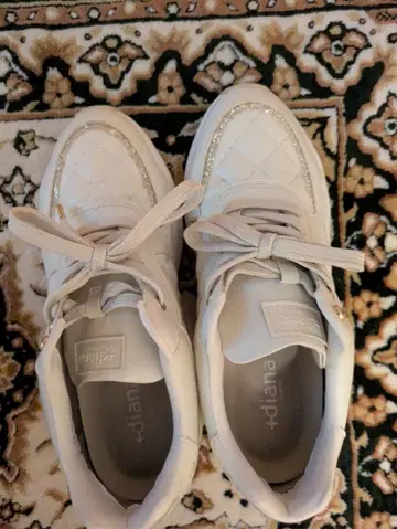 +diana 화이트 퀼팅 스니커즈 힐 업