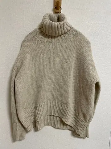 갤러리 비비 터틀넥 니트 스웨터