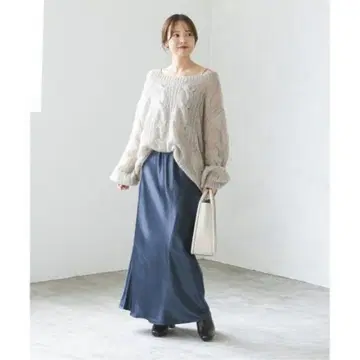 NOBLE 내로우 A라인 새틴 스커트 블루