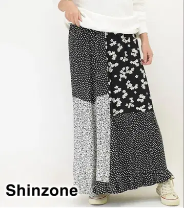 새상품, 미사용! 더 신즈 플라워 패치워크 프린트 플레어 스커트