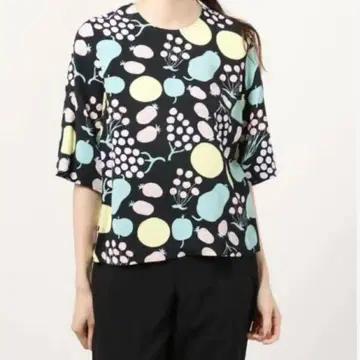 새상품급 marimekko 마리메꼬 티셔츠 후르츠 패턴 파스텔 블랙