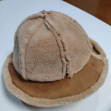 새상품, 미사용 사만사 모스모스 베이지 페이크 무스탕 x 보아 버킷 햇