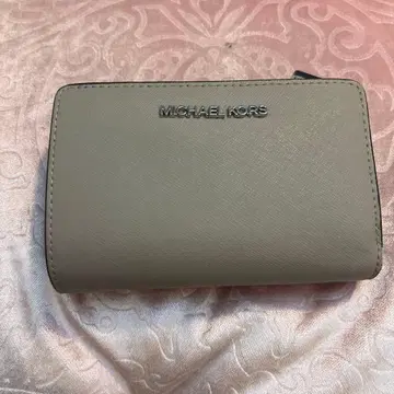 MICHAEL KORS 그레이 접이식 지갑