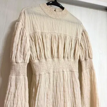 [프레이 아이디] 화이트 베이지 플리츠 디자인 원피스