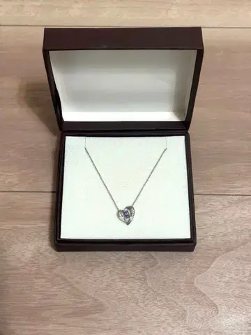 [ 가격 인하 ] Milluflora 하트형 목걸이