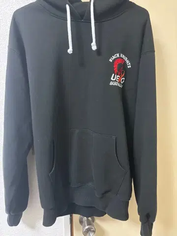 블랙 후드티 후드 부착