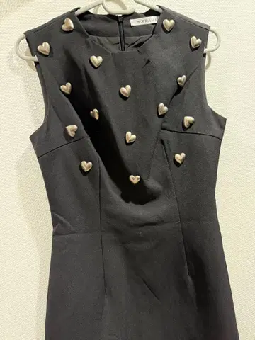 NFRAME 하트 슬리브리스 미니 원피스 블랙