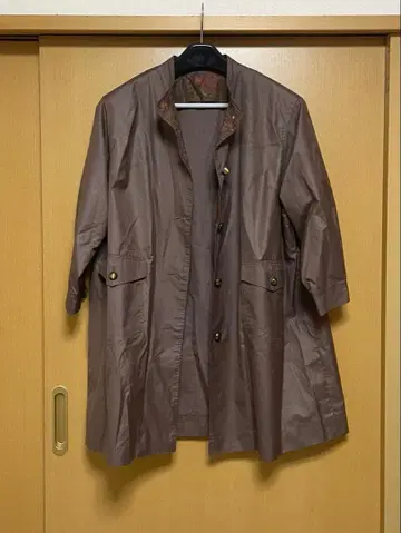 브라운 빈티지 버튼 코트