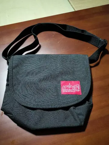 블랙 숄더백 플랩식