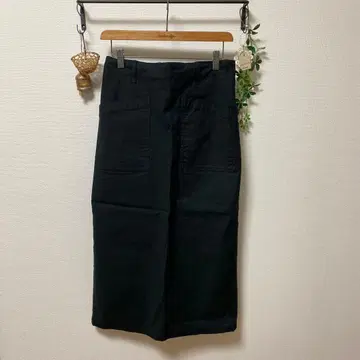 내추럴 런드리 블랙 타이트 스커트 4 포켓