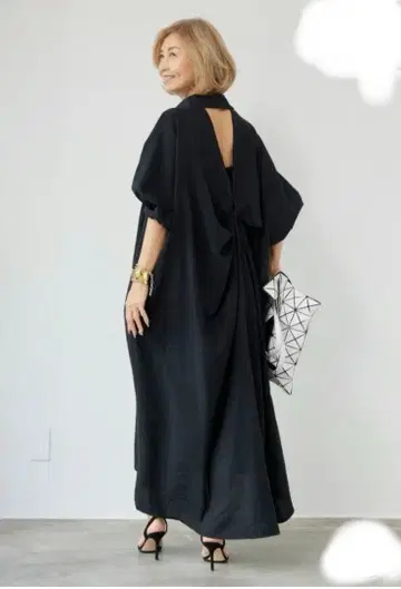 플러스 오토하 백 오픈 셔츠 원피스