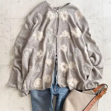 새상품급 45R 울 알파카 혼방 꽃무늬 자수 노카라 가디건 그레이