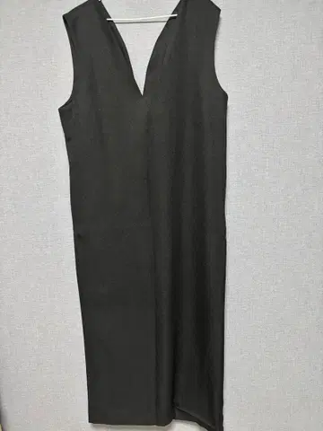 Re:EDIT 슬리브리스 V넥 블랙 롱 원피스