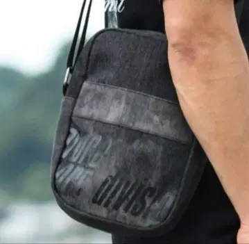 [ 새상품 ] More Core Division 스퀘어 데님 숄더백