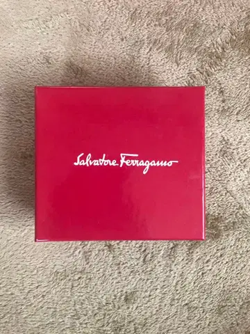 Salvatore Ferragamo 신발 모티브 팔찌