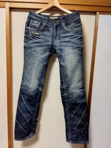 다크 블루 스트레이트 데님 청바지