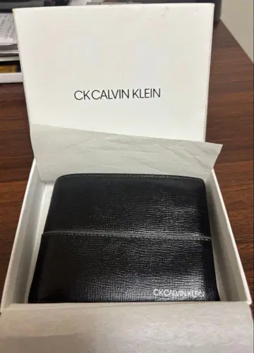 CK CALVIN KLEIN 블랙 이단 접이식 지갑