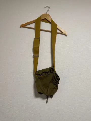 올리브 그린 숄더백