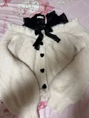 LIZLISA 어깨 트임 니트