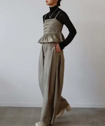 Reurie' original parachute wide pants