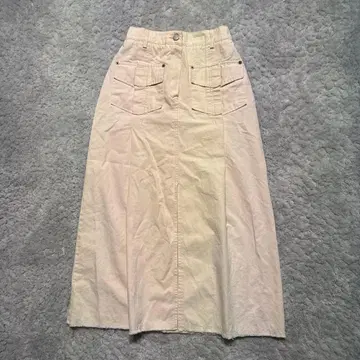 토라노이 핑키쉬 화이트 프론트 슬릿 스커트