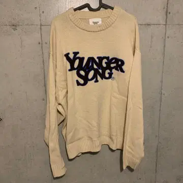 Younger Song 로고 자수 오버 사이즈 스웨터