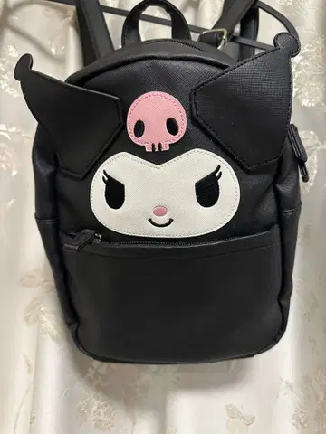 산리오 쿠로미 스컬 디자인 블랙 백팩
