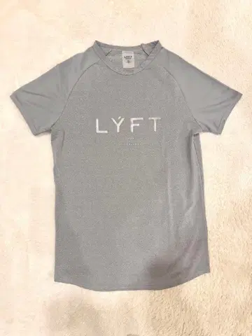 새상품급 LYFT 그레이 T셔츠 S사이즈 리프트