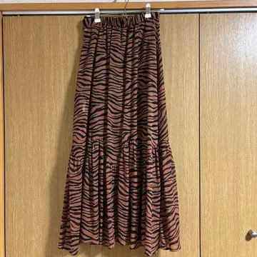 라메 쉬폰 미디 스커트