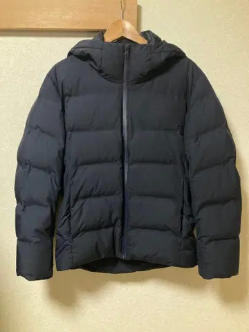 유니클로 UNIQLO 심리스 다운 파카 M 네이비 남성용