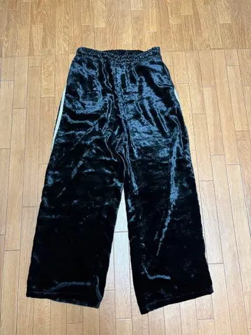 SHARE SPIRIT 벨벳 라인 팬츠