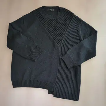 icB 비대칭 디자인 블랙 스웨터 M 사이즈